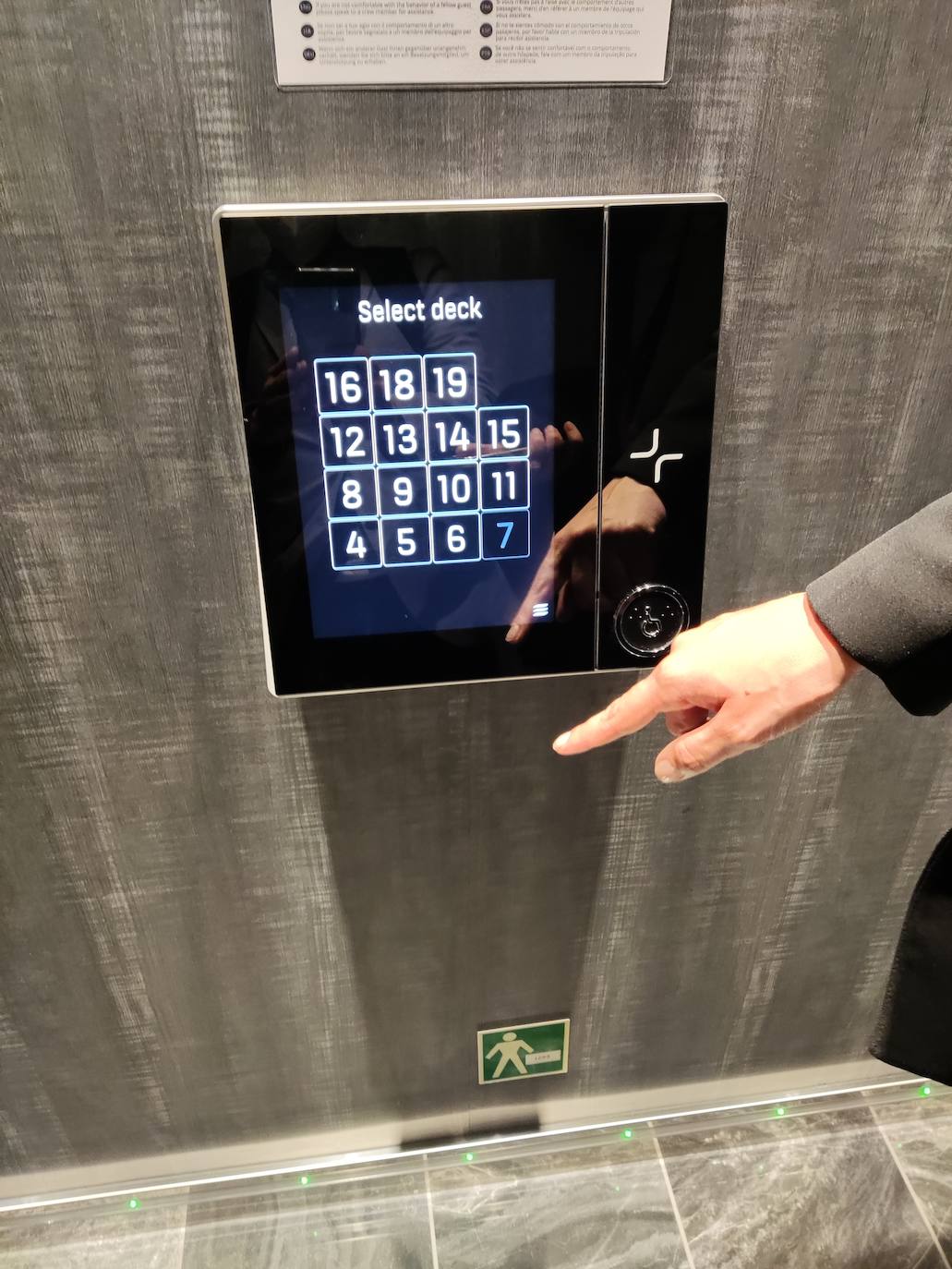 Fotos: Piscina olímpica, escaleras de Swarovski... un crucero a todo lujo en Getxo