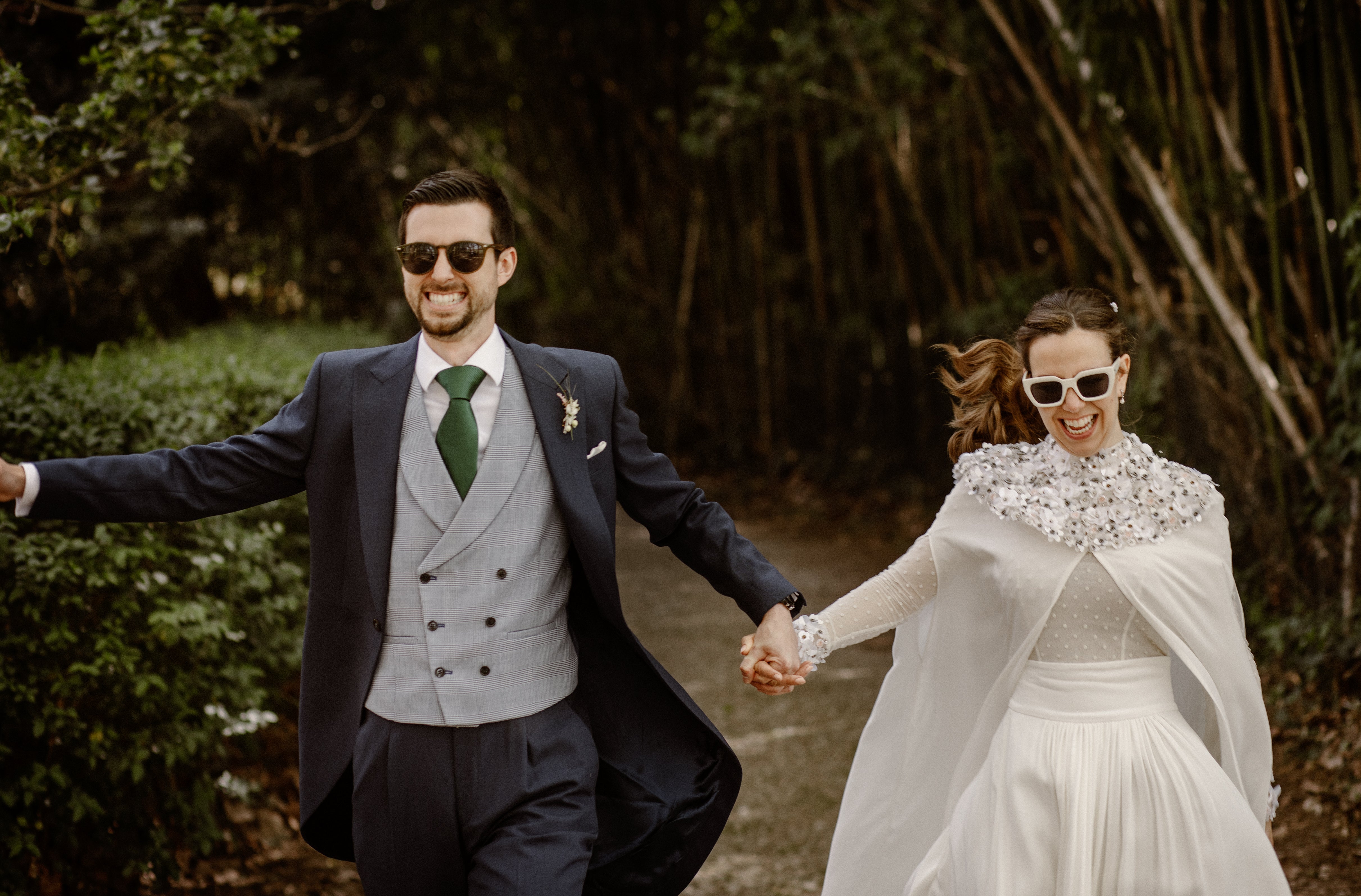 Fotos: La novia que viajó de Basilea a Bilbao para encontrar su espectacular capa de boda