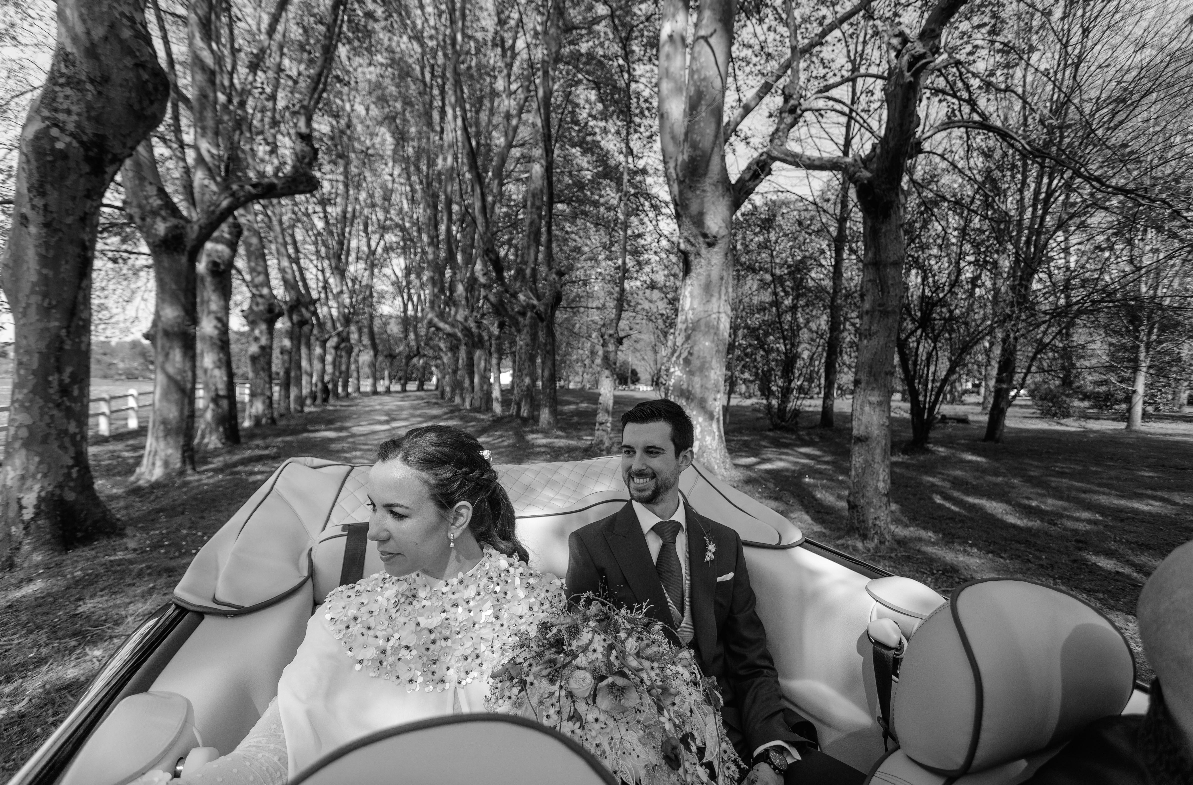 Fotos: La novia que viajó de Basilea a Bilbao para encontrar su espectacular capa de boda