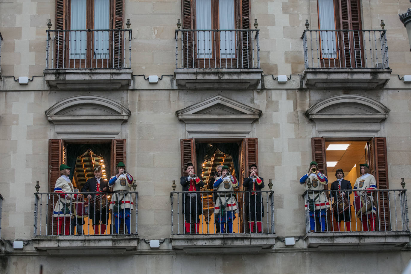 Fotos: La retreta en el Ayuntamiento y la Diputación