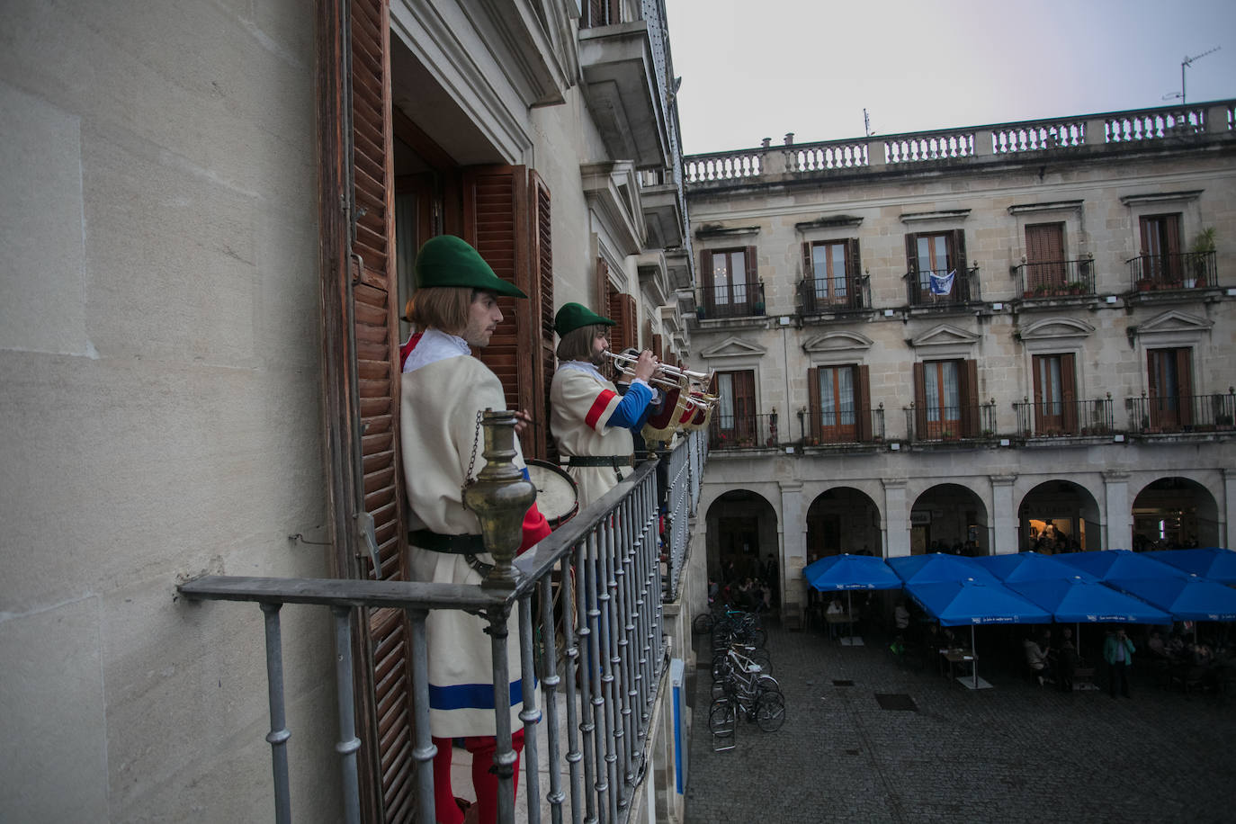 Fotos: La retreta en el Ayuntamiento y la Diputación