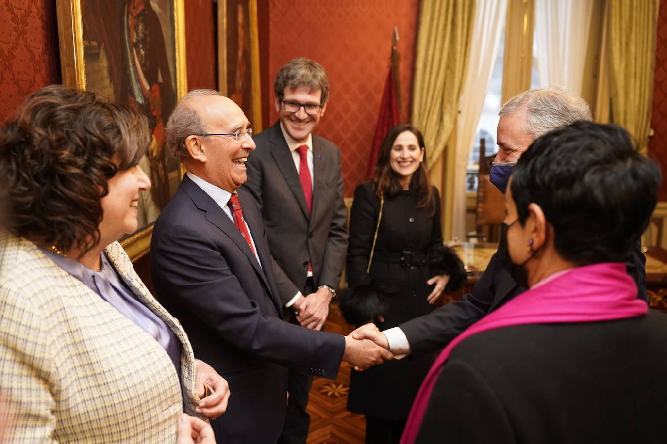 Fotos: La retreta en el Ayuntamiento y la Diputación