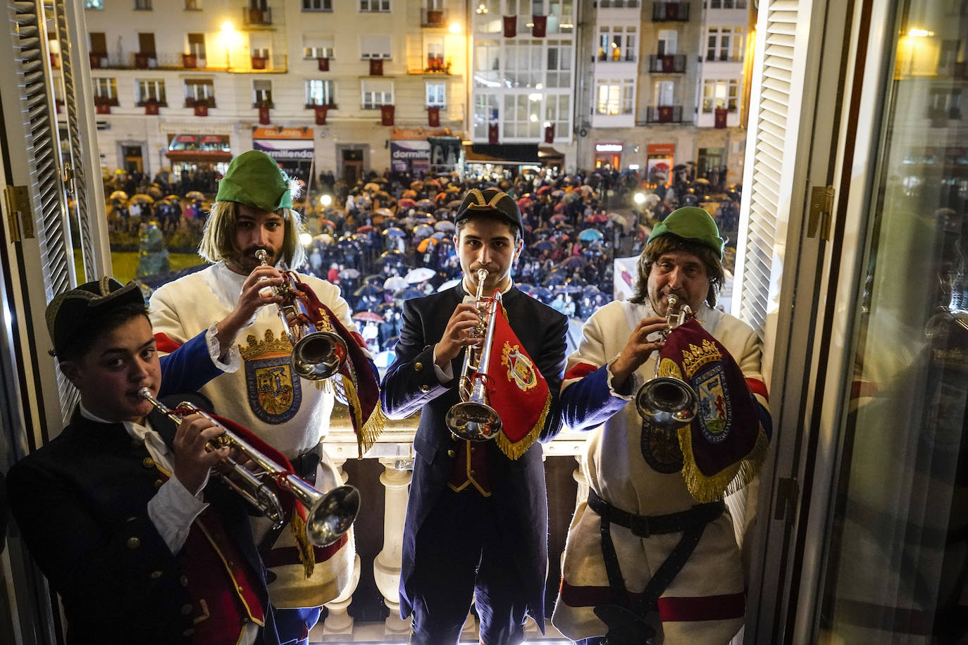 Fotos: La retreta en el Ayuntamiento y la Diputación