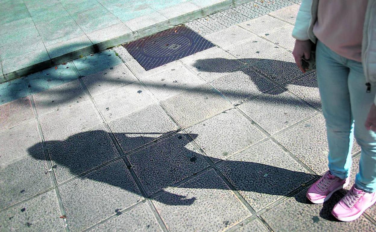 Me dejan sola sin escolta y mi maltratador vive en la misma calle» | El  Correo