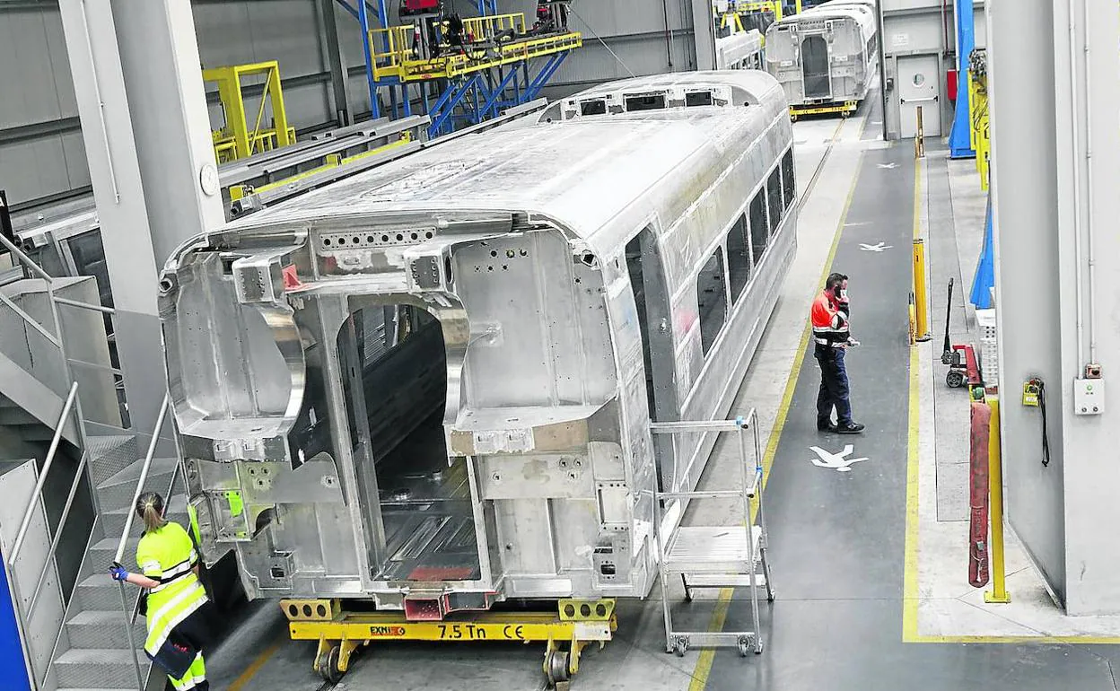 Vagón de uno de los trenes que Talgo construye en su fábrica ubicada en la localidad alavesa de Rivabellosa.