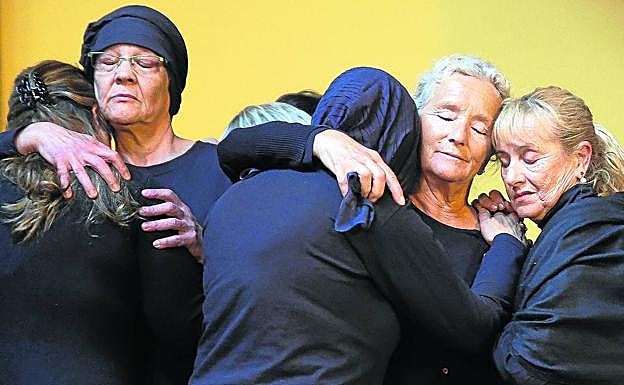 'El viaje de Aullidos de Otxar', puesta en escena ayer por actores de Otxarkoaga. 