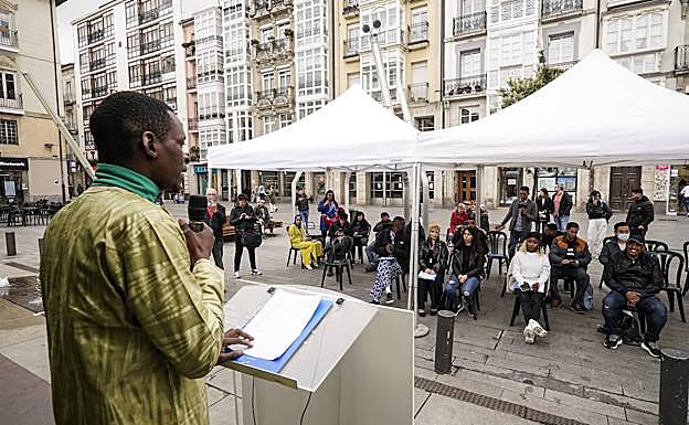 El público tuvo la oportunidad de escuchar diferentes idiomas y poesías de orígenes diversos. 