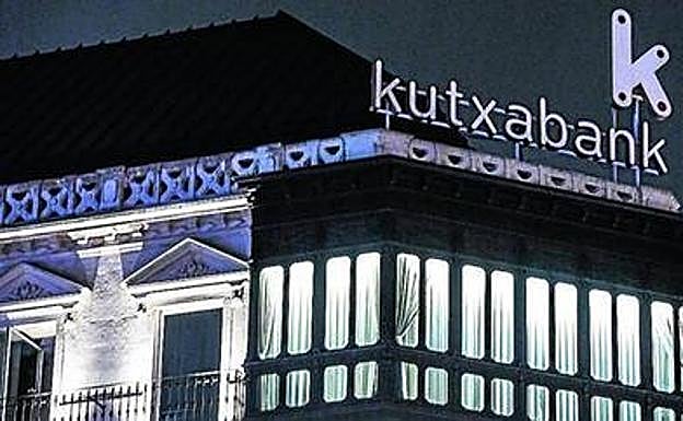 Los nuevos cajeros donde los clientes de Kutxabank podrán sacar dinero a precio reducido 