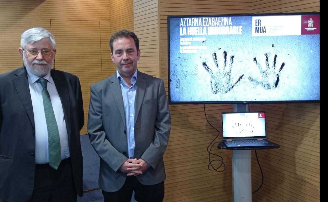 Florencio Domínguez, director del Centro Memorial de las Víctimas del Terrorismo, y Juan Carlos Abascal, alcalde de Ermua 