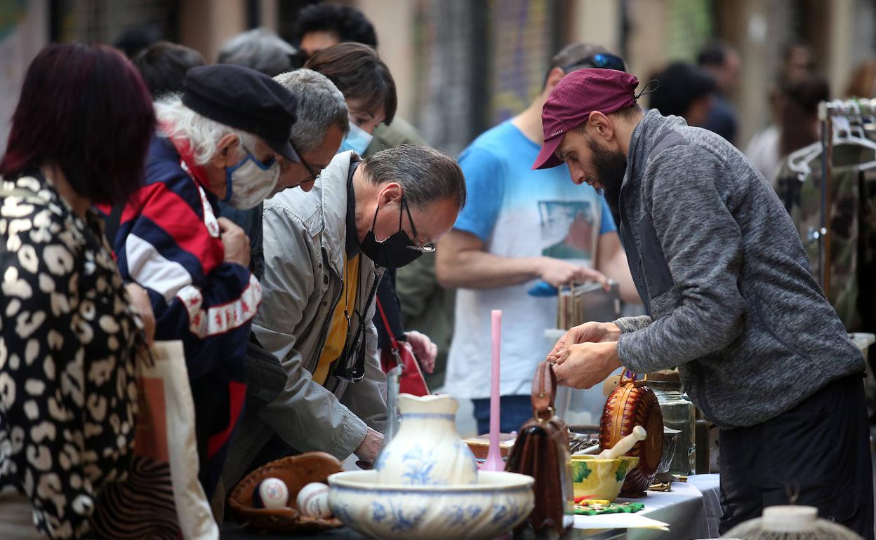 El mercadillo de la calle Dos de Mayo regresa a las calles 