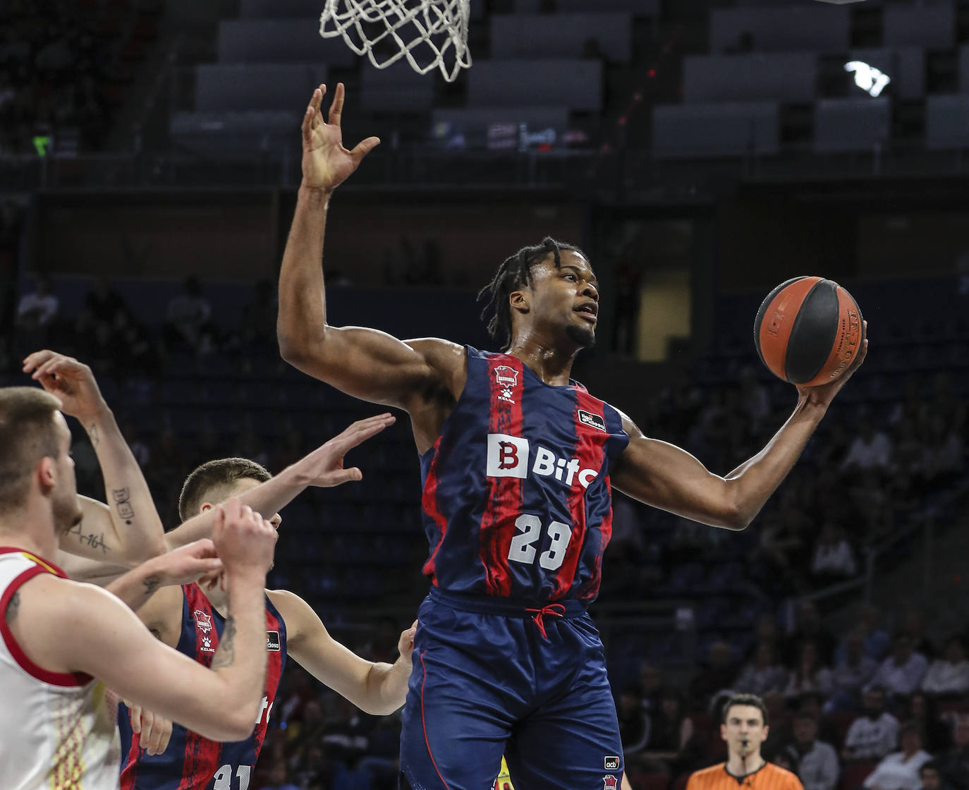 Fotos: Las mejores imágenes del Baskonia-Casademunt Zaragoza