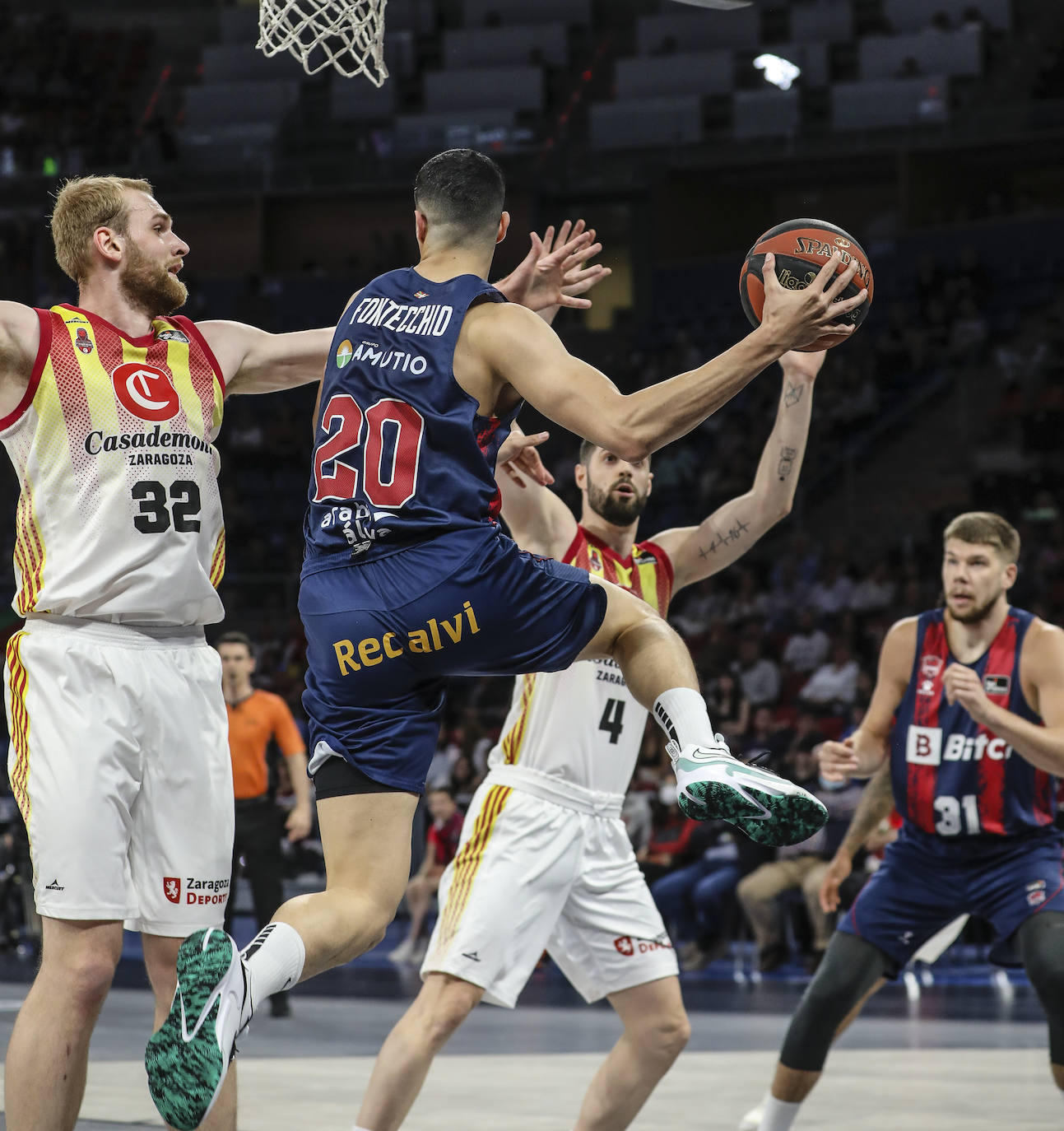 Fotos: Las mejores imágenes del Baskonia-Casademunt Zaragoza