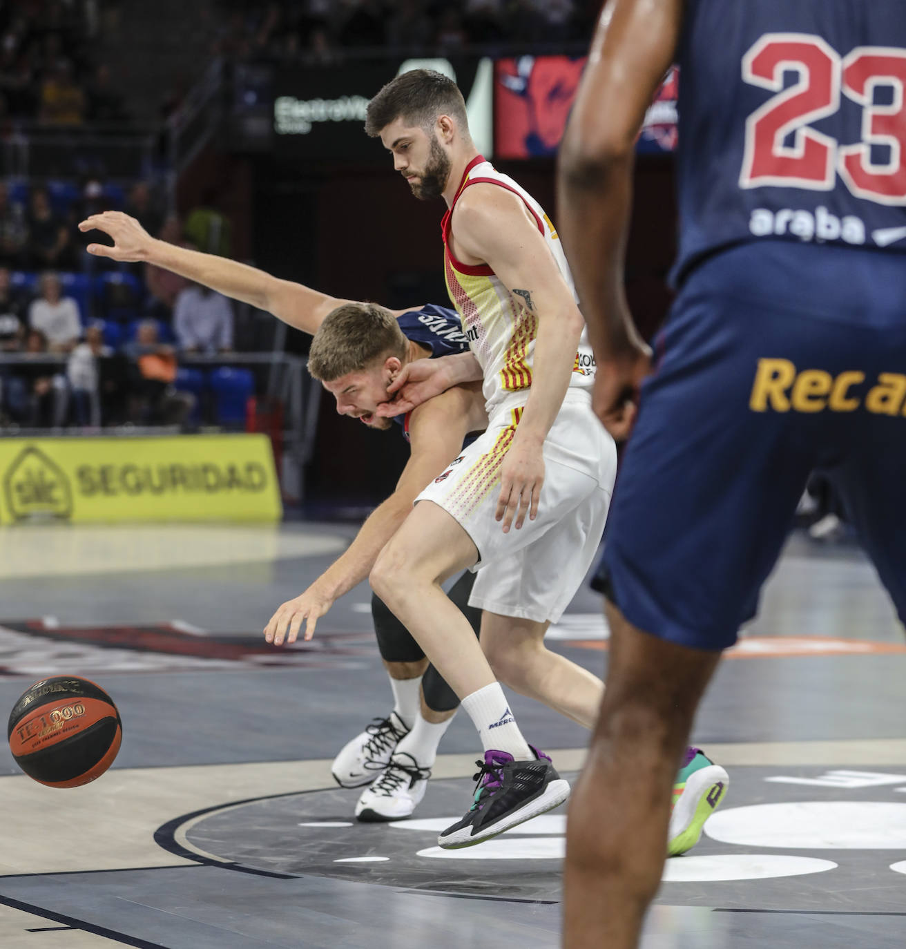 Fotos: Las mejores imágenes del Baskonia-Casademunt Zaragoza
