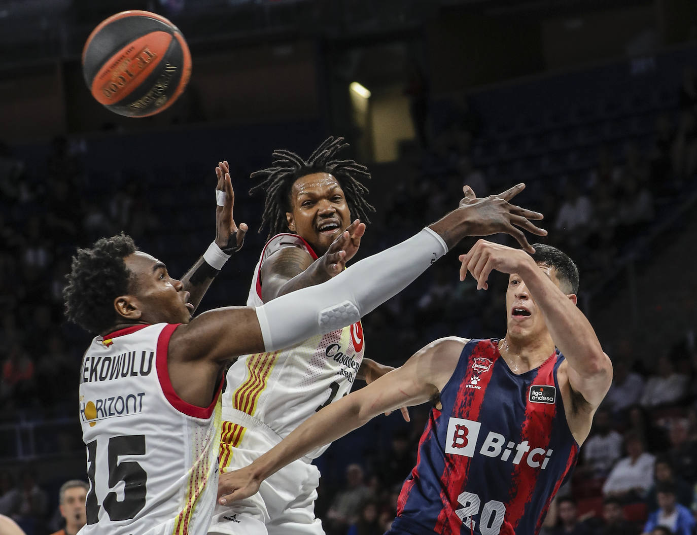 Fotos: Las mejores imágenes del Baskonia-Casademunt Zaragoza