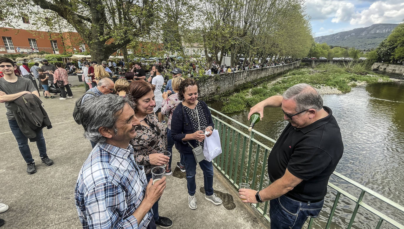 Fotos: Ambientazo en la Feria del Perritxiko de Kuartango