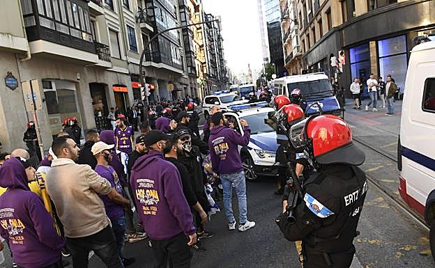 Comercios y hosteleros lamentan los incidentes en la Final Four: «La imagen de Bilbao ha quedado muy dañada pero necesitamos estos eventos»
