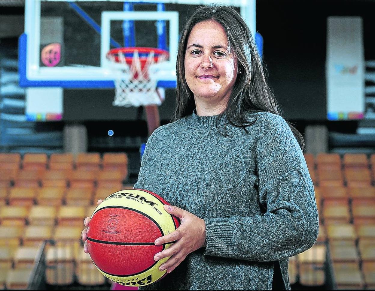 Iratxe Rodríguez, en el pabellón de Mendizorroza, la cancha del Kutxabank Araski. 