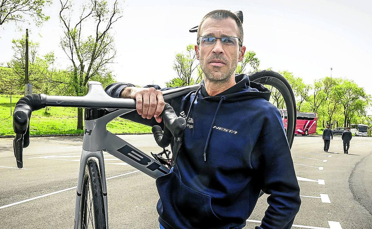 El técnico alavés Luis Alberto Durán se declara un apasionado del ciclismo femenino. 