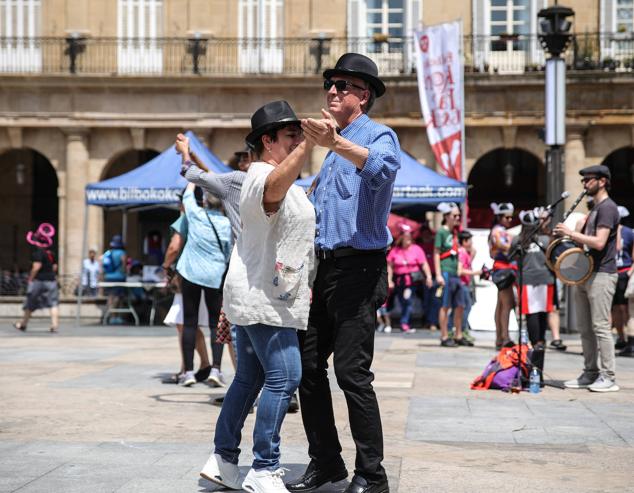 Fotos: Las comparsas de Bilbao calientan motores para la Aste Nagusia