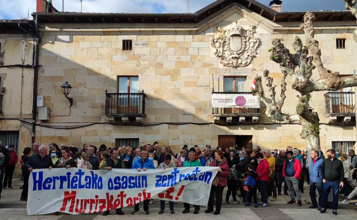 Los vecinos han protagonizado ya varias movilizaciones de protesta por la situación de la sanidad en la Llanada. 