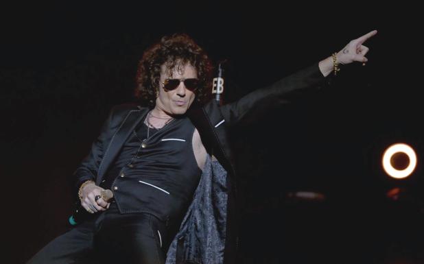 Bunbury durante un concierto en México DF en 2019.