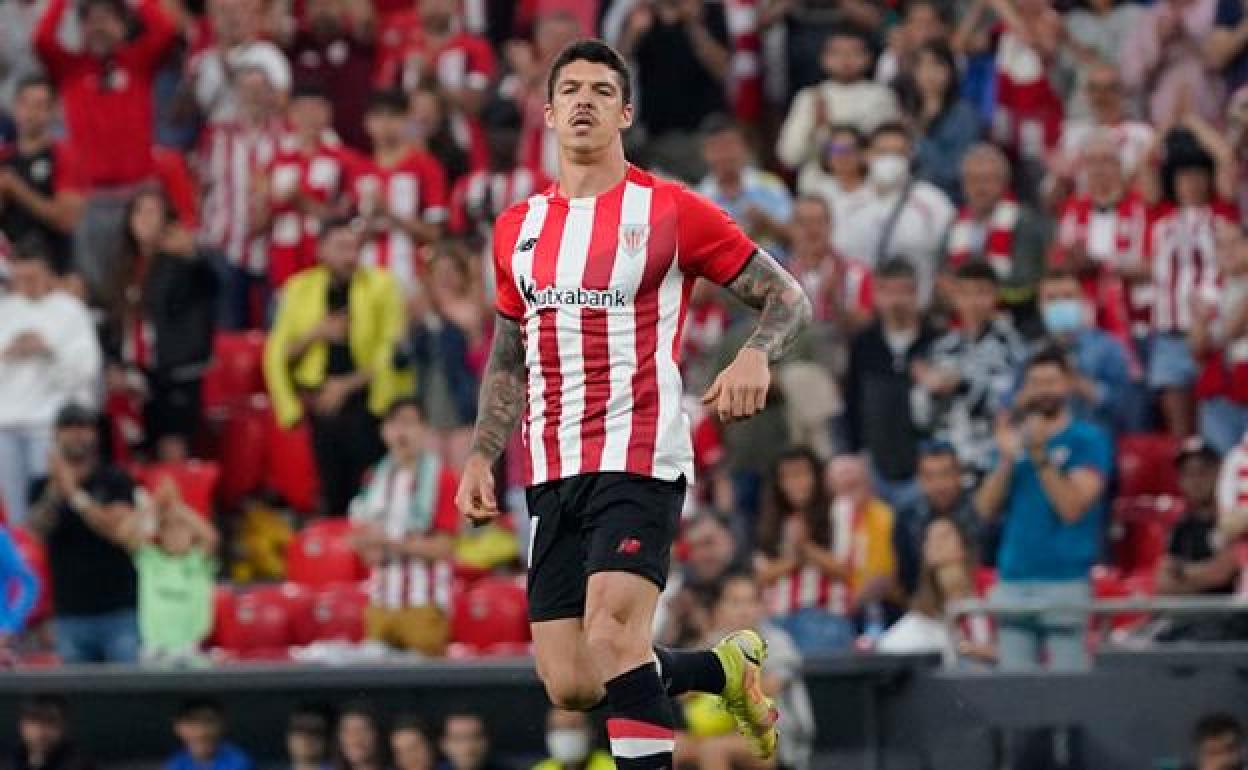 Capa vuelve a jugar un año después y recibe la ovación de San Mamés