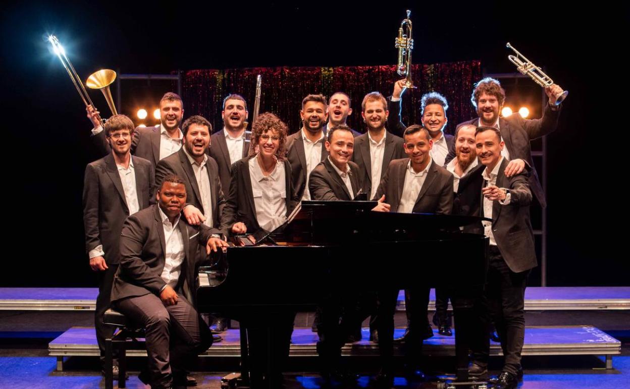 Goxua'n Salsa orkestrak Berri Txarraken 'Bueltatzen' abestiaren bertsio saltseroa aurkeztu du