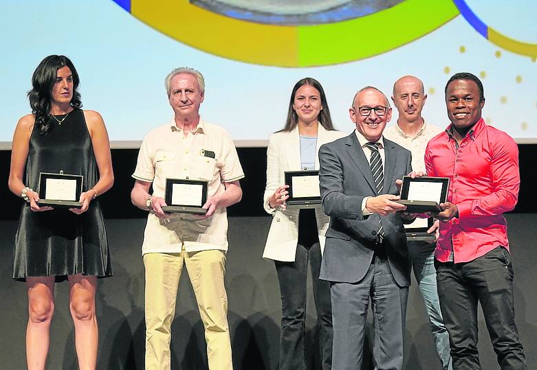 Laura Pardo, Sugoi Uriarte, Marta Tudanca, Ramiro González, Amador Granados y Natxo Mendoza.