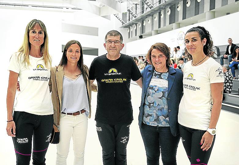 Maite Zabaleta, Alba Aznar, Mikel Ruiz de Eguíluz, Dafne Triviño y Amaia Ruiz de Azúa.