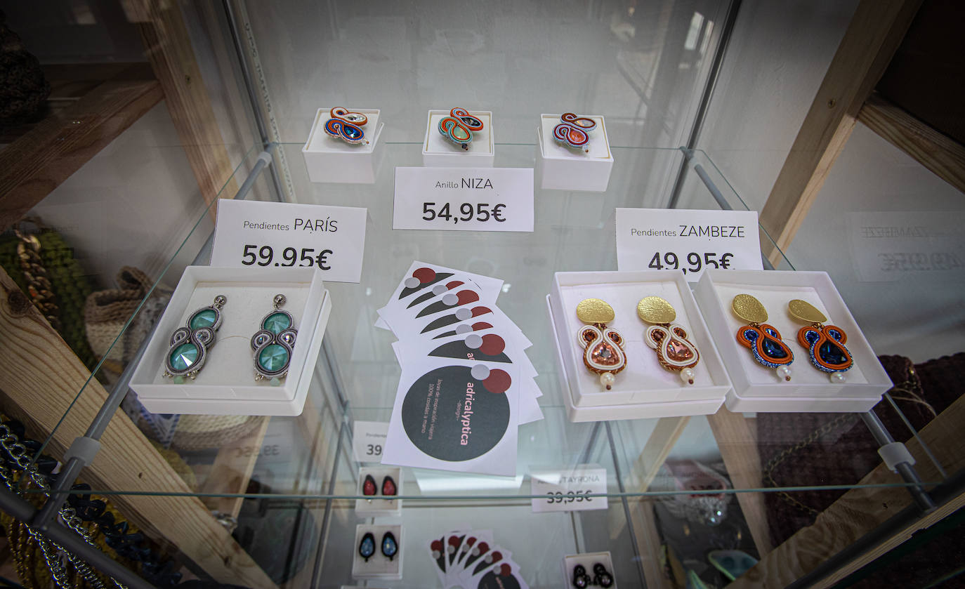 Fotos: Una tienda con diez firmas de mujeres artesanas abre sus puertas frente al Museo de Bellas Artes