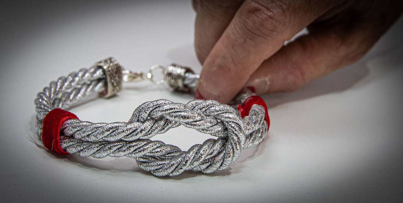 Fotos: Una tienda con diez firmas de mujeres artesanas abre sus puertas frente al Museo de Bellas Artes