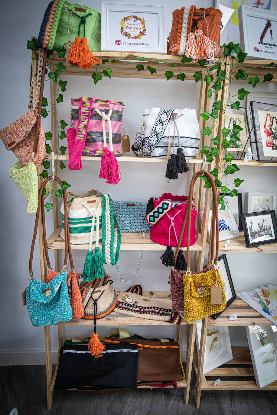 Fotos: Una tienda con diez firmas de mujeres artesanas abre sus puertas frente al Museo de Bellas Artes