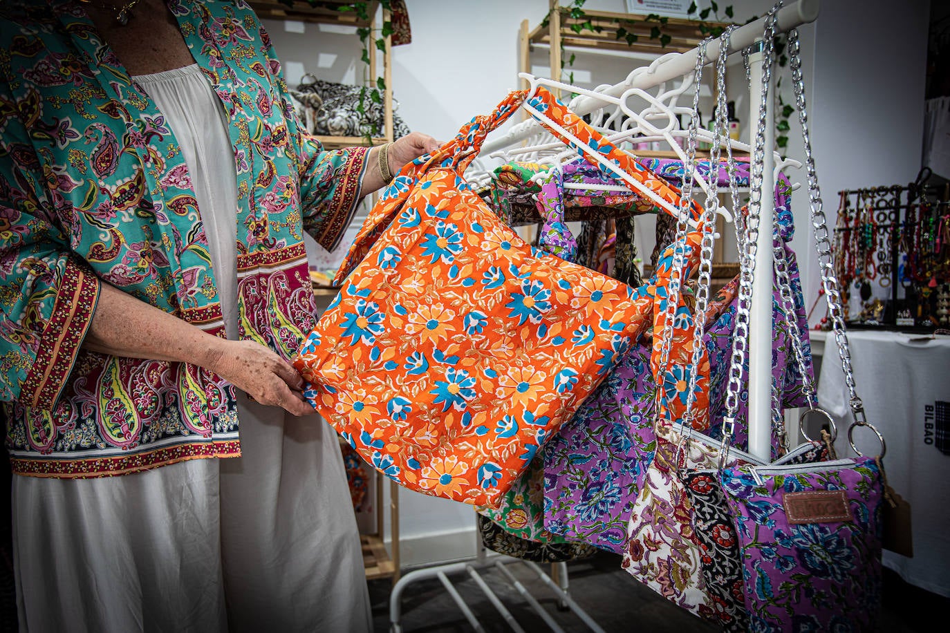 Fotos: Una tienda con diez firmas de mujeres artesanas abre sus puertas frente al Museo de Bellas Artes