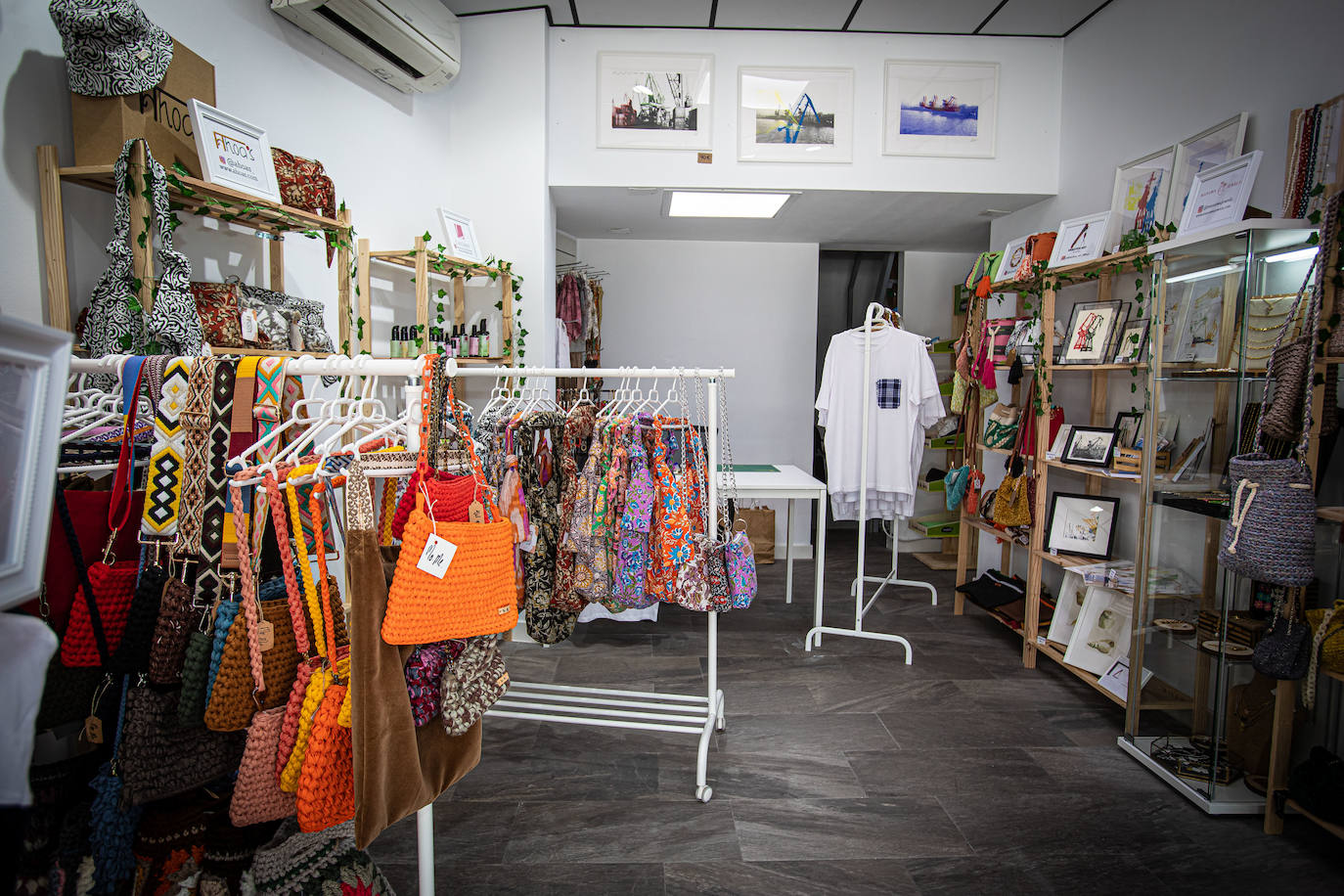 Fotos: Una tienda con diez firmas de mujeres artesanas abre sus puertas frente al Museo de Bellas Artes