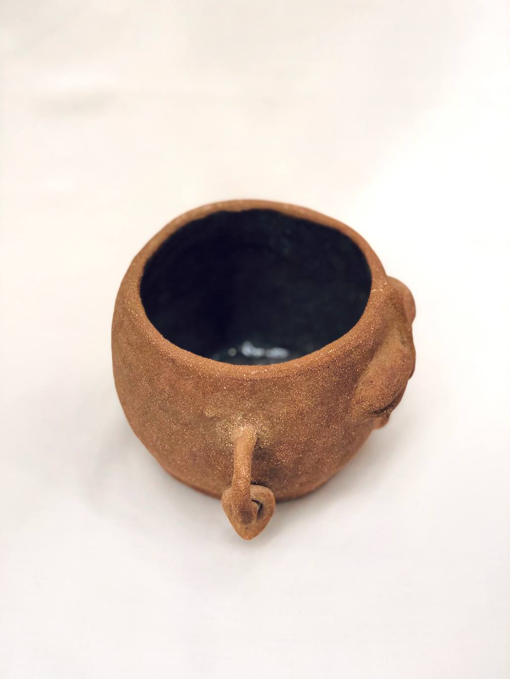 Fotos: Una profesora de Algorta crea originales jarrones inspirados en las historias de sus alumnos