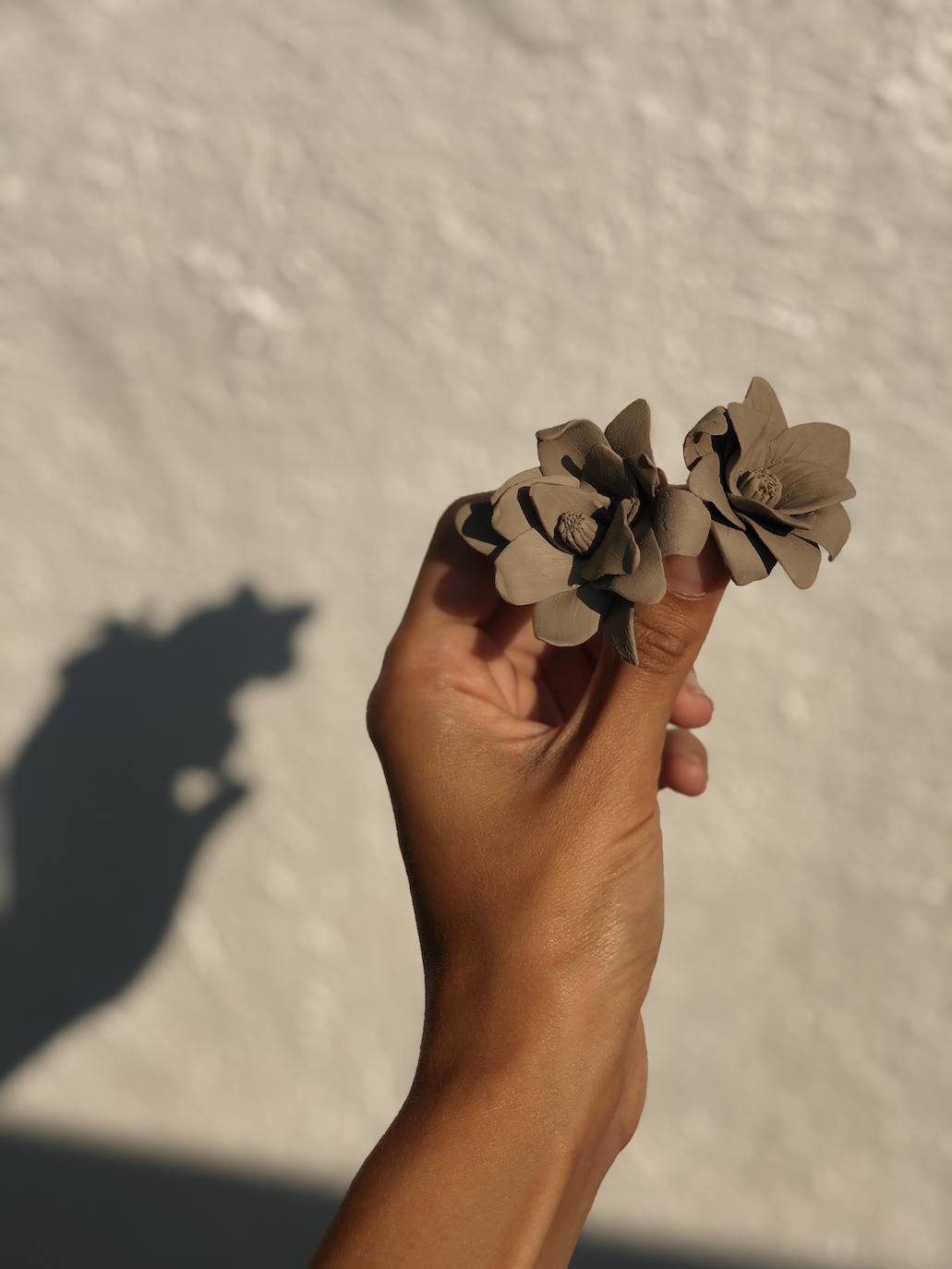 Fotos: Una profesora de Algorta crea originales jarrones inspirados en las historias de sus alumnos