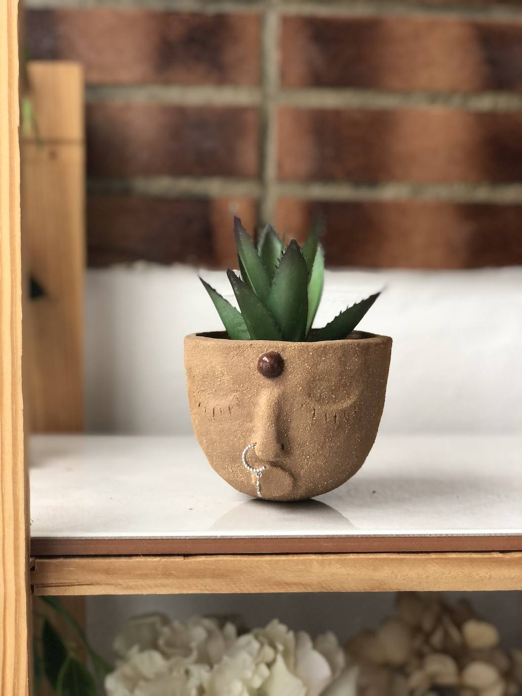 Fotos: Una profesora de Algorta crea originales jarrones inspirados en las historias de sus alumnos