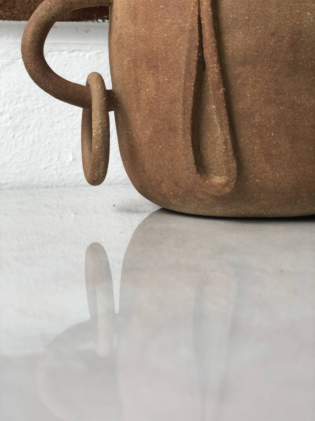 Fotos: Una profesora de Algorta crea originales jarrones inspirados en las historias de sus alumnos