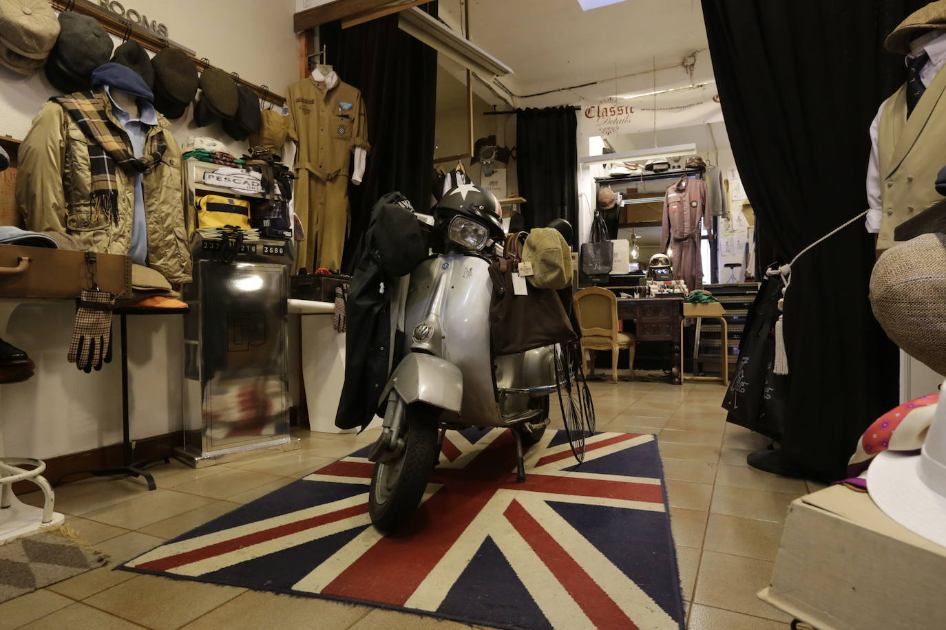 Fotos: La tienda retro de Getxo en la que crear los chalecos más especiales