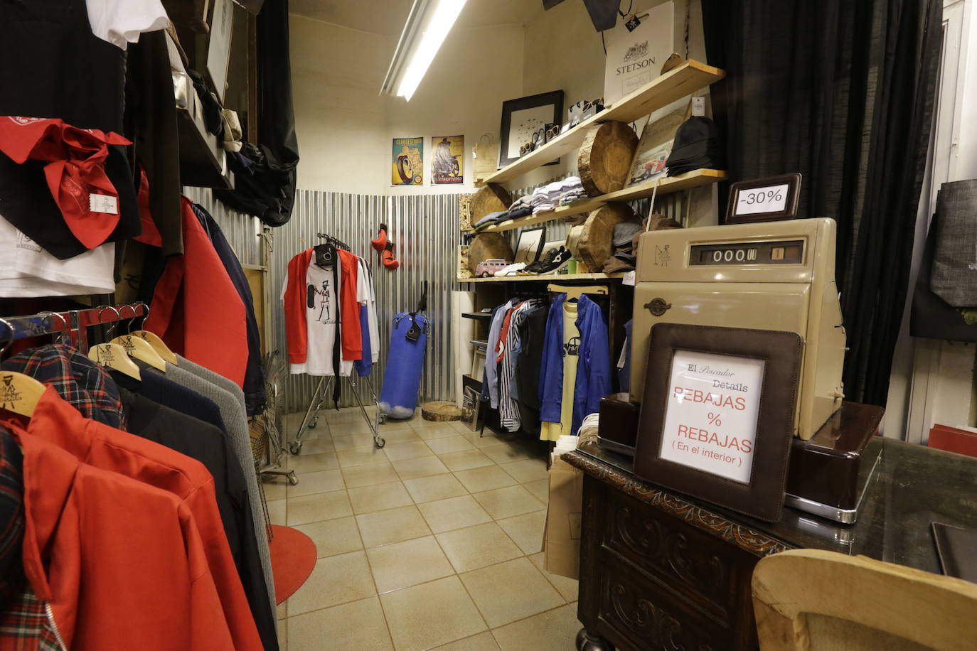 Fotos: La tienda retro de Getxo en la que crear los chalecos más especiales