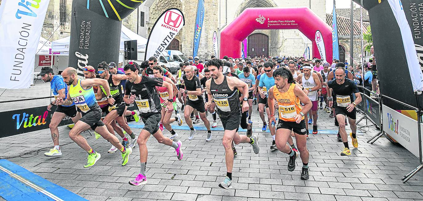 La imagen recoge el momento de la salida de la primera edición de la carrera.