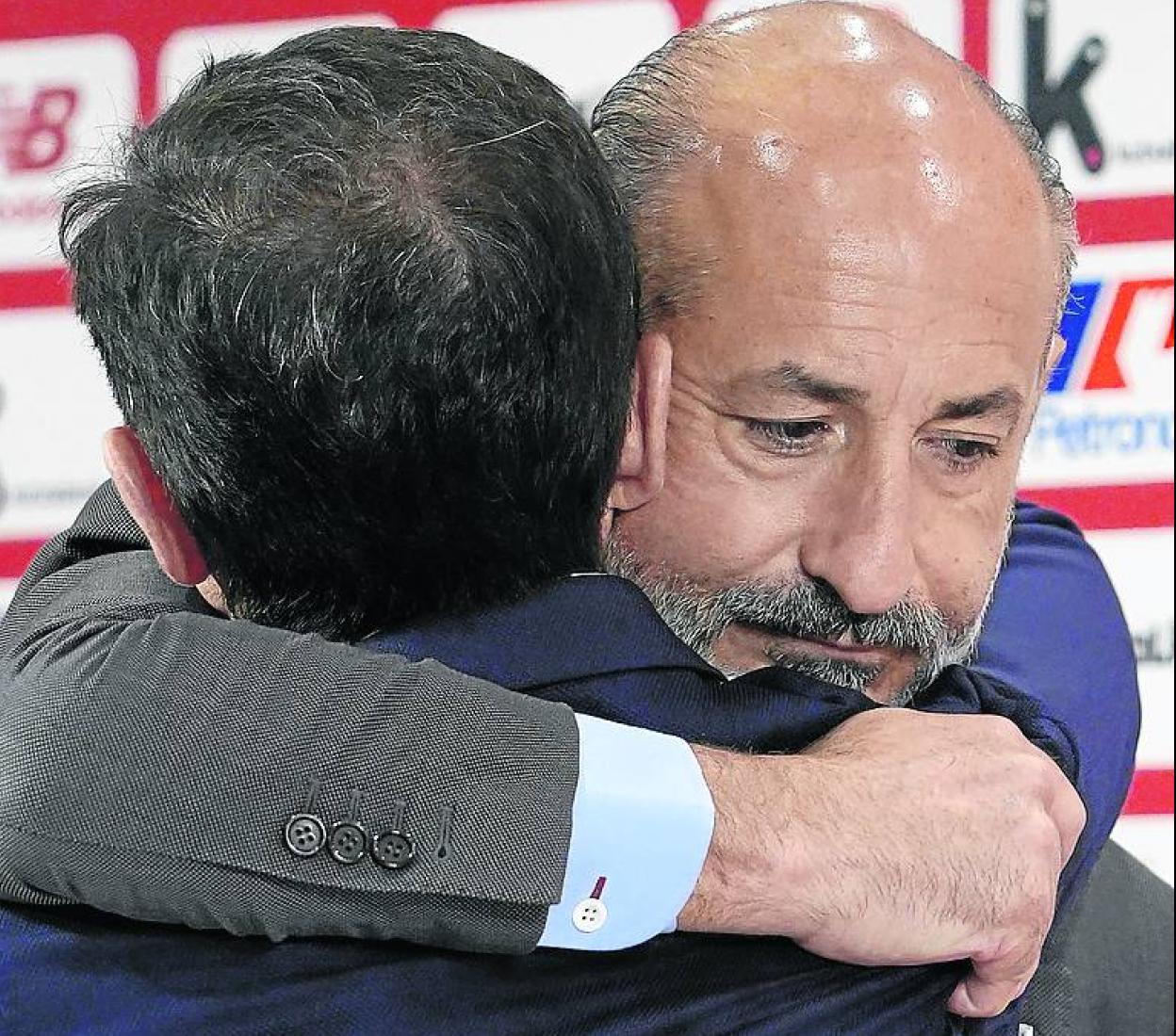 Aitor Elizegi y Marcelino se fundieron en un abrazo. 