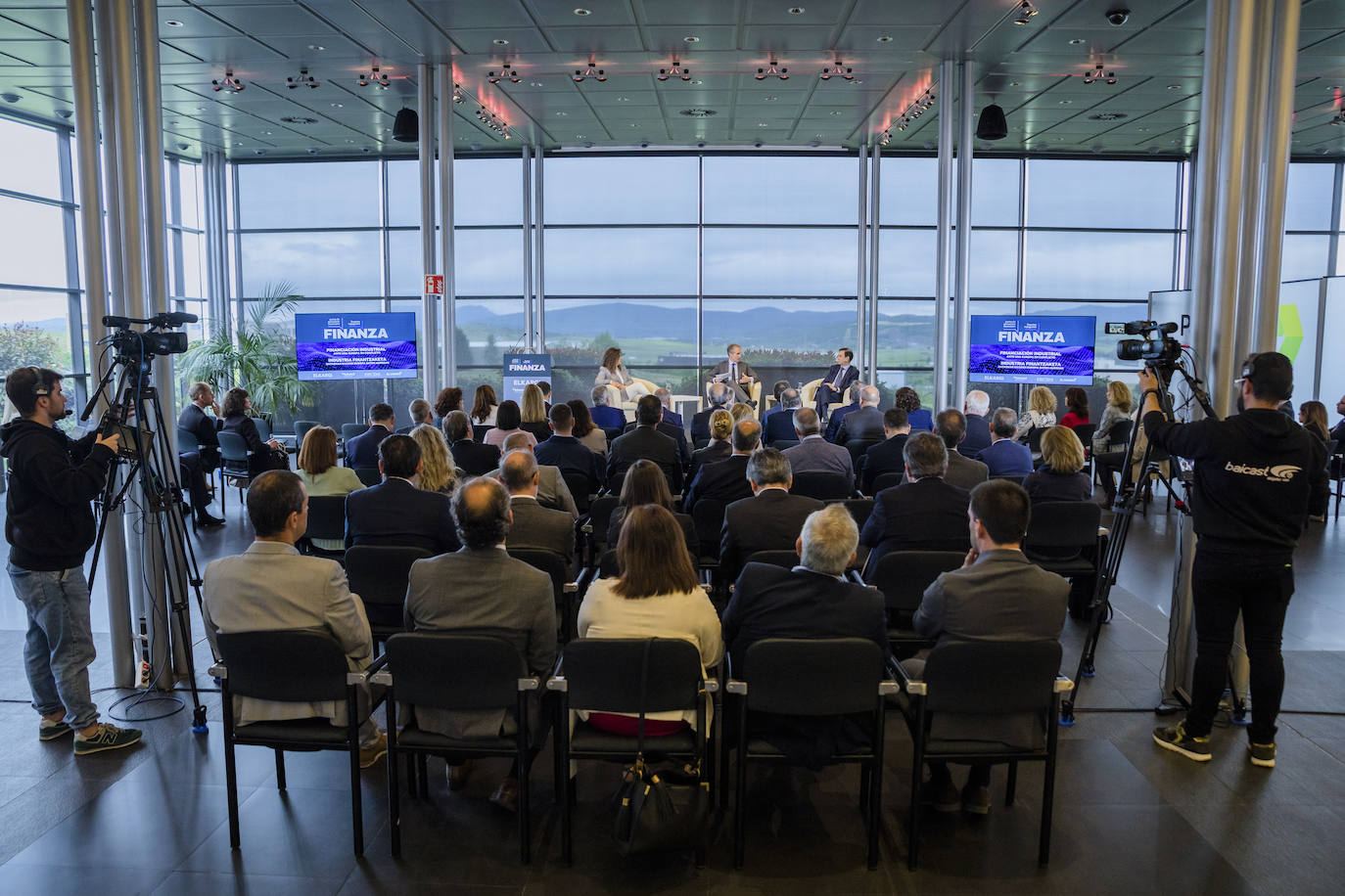 Fotos: El Parque Tecnológico de Álava, escenario del Foro Finanza