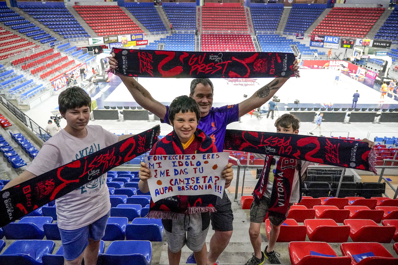 Fotos: Gran ambiente en el Buesa Arena