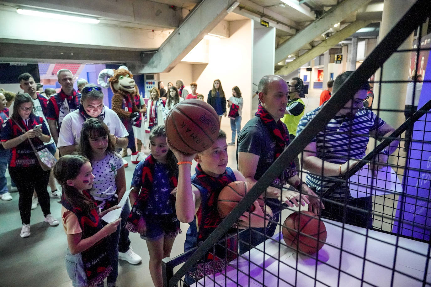 Fotos: Gran ambiente en el Buesa Arena