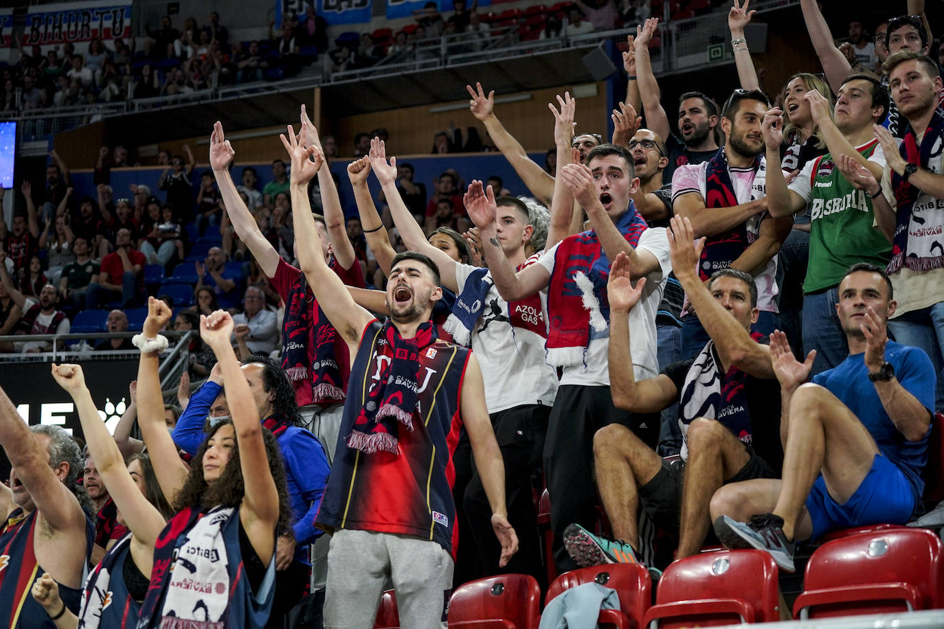 Fotos: Gran ambiente en el Buesa Arena