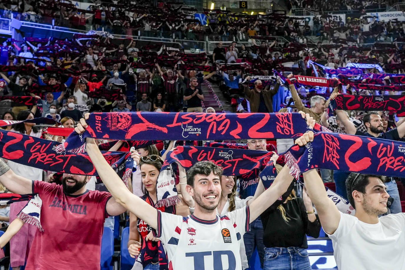 Fotos: Gran ambiente en el Buesa Arena