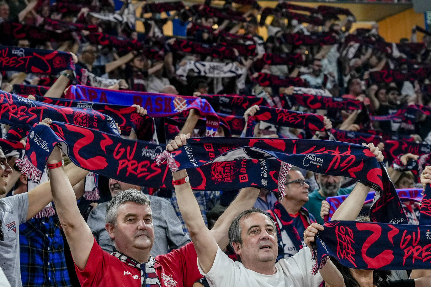 Fotos: Gran ambiente en el Buesa Arena