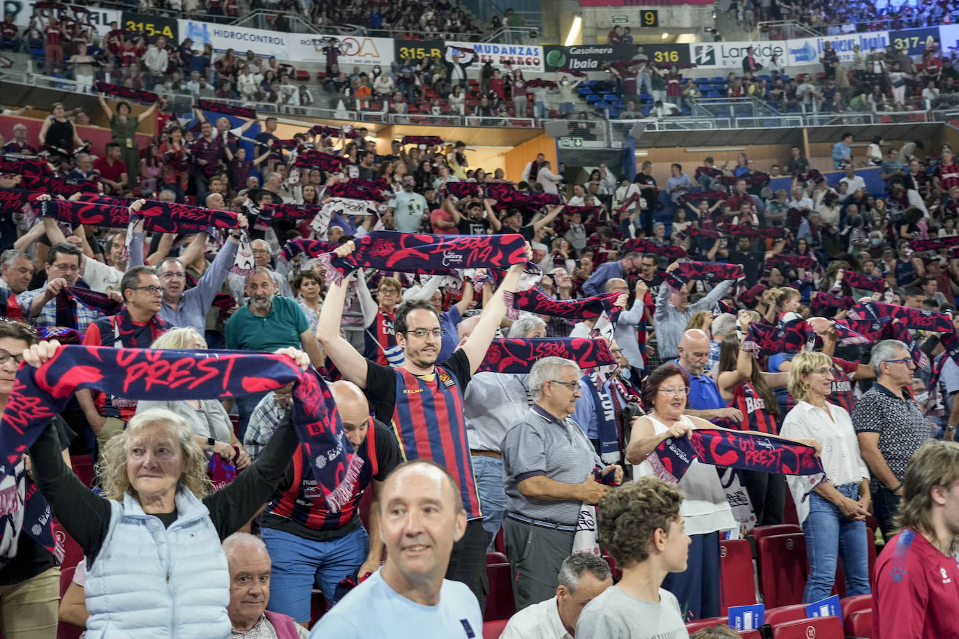 Fotos: Gran ambiente en el Buesa Arena