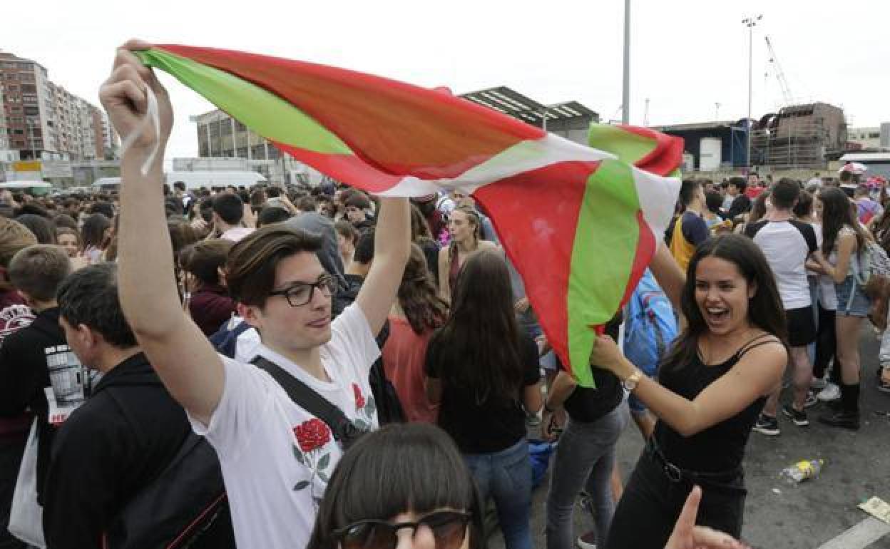 Varios jóvenes durante una edición del Ibilaldia. 